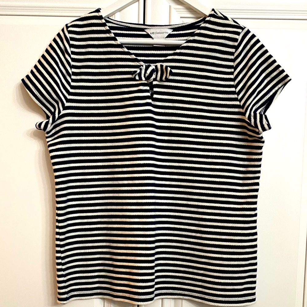 Liz Claiborne Women’s Size Large Short Sleeved Navy and White Striped Top V Neck